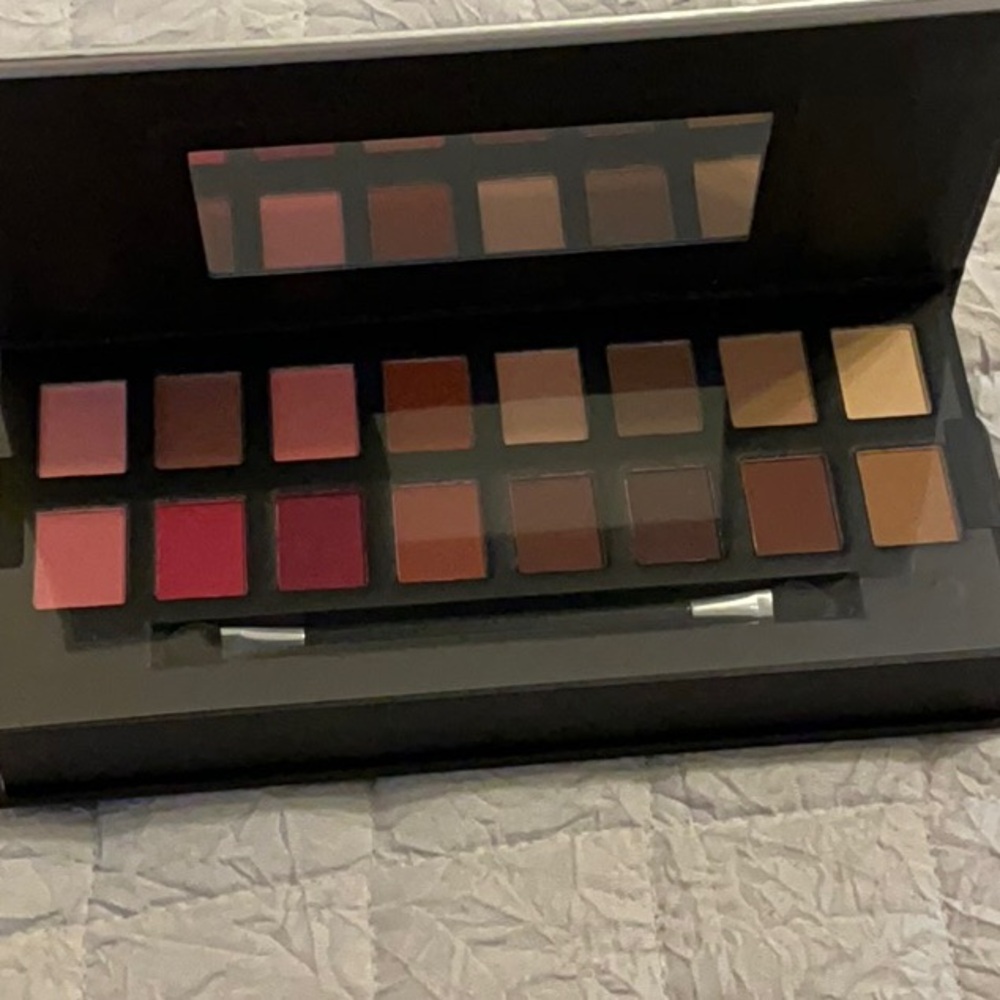 Tahari Beauty Matte - Terialist Eyeshadow Palette - Picture 5 of 10